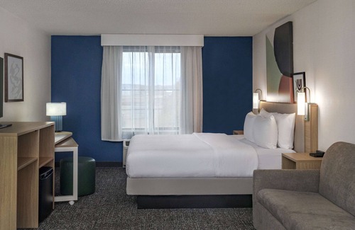 Dupont Hotel | Spark by Hilton Denver International Airport