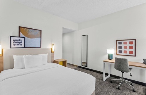 Des Plaines Hotel | Spark by Hilton Des Plaines Chicago O'Hare