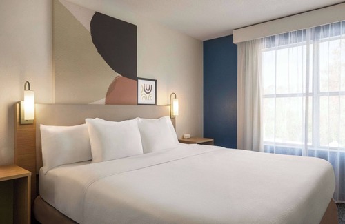 Florida Center Hotel | Spark by Hilton Orlando Universal Blvd
