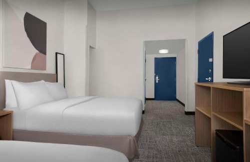 Oak Park - Northwood Hotel | Spark By Hilton San Antonio Airport