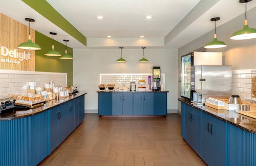 Silver Lake Hotel | Spark by Hilton Wilmington Carolina Beach Rd