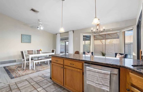 Canyon Shadows House | Sparkling Pool | Grill | Backyard Lounge | Oro Val