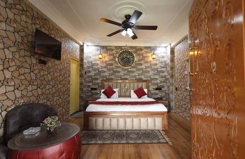 Mohanlalganj Hotel | Sparrow Farms And Resort