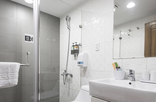 Central District Hotel | Sparrow Hotel
