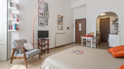 Zona Farini Apartment | Spazio Isola- free WiFi