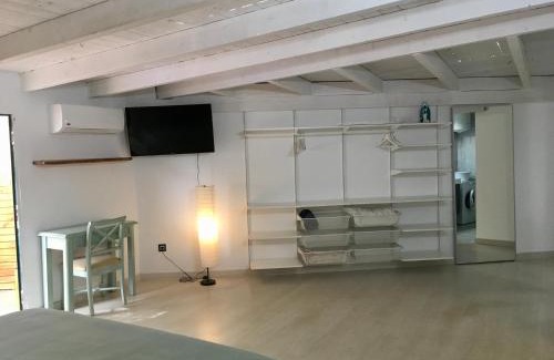 Bahia Calma Apartment | spazioso e incantevole, funzionale, Wi-Fi, AC, patio, piscina condivisa