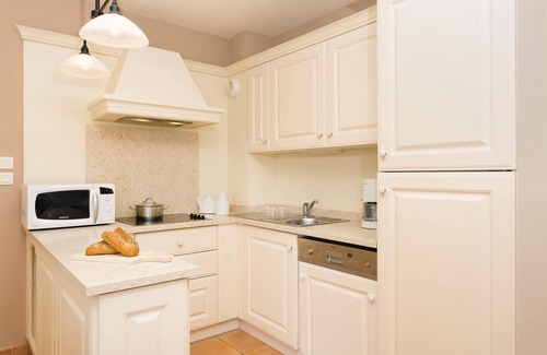 Lachapelle-Auzac Apartment | Spend a wonderful vacation in this inviting vacation apartment with pool access.