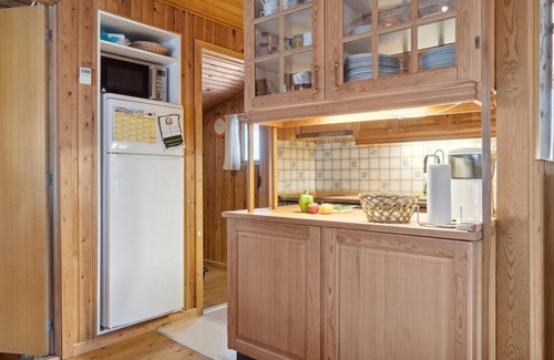 Bog By House | Spend a wonderful time with the family in this cozy vacation home.