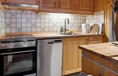 Bog By House | Spend a wonderful time with the family in this cozy vacation home.