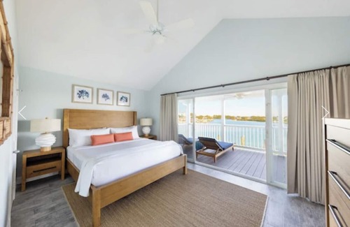 Marathon Hotel | Spend your Days by the Water and your Nights in with a Full Kitchen Setup!