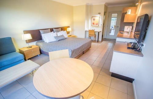 Townview Hotel | Spinifex Motel & Serviced Apartments