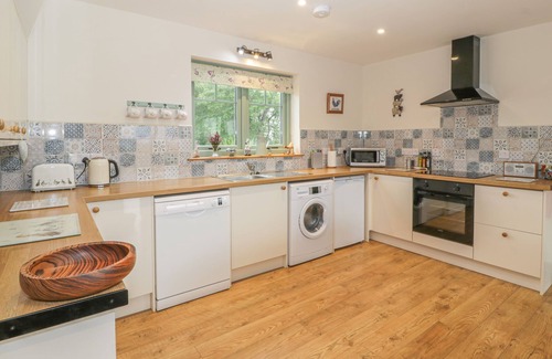 Roybridge Cottage | SPINNYFIELD, with open fire in Roy Bridge