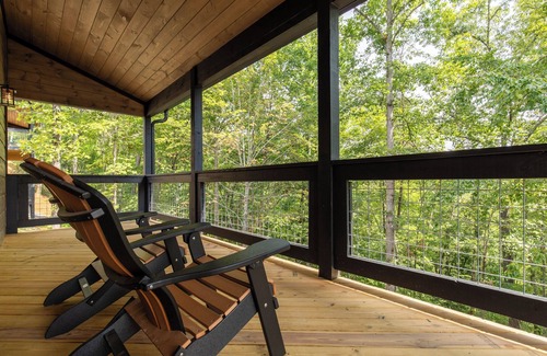 Gatlinburg - Pigeon Forge Cabin | Splashin and Relaxin