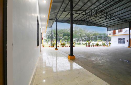 Malihabad Hotel | SPOT ON The SN Lawn