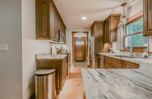Bigfork Cabin | Spotted Bear Cabin - For 6