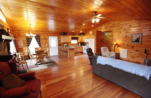 Bryson City House | Spring Fling at Bryson City ! - Cozy Log Cabin
