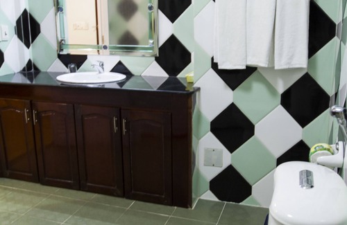 Ninh Kieu Hotel | Spring Hotel