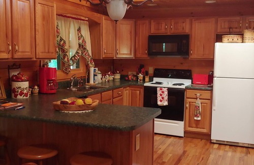 Franklin Cabin | SPRING SALE! LOG CABIN IN THE WOODS! BOOK NOW AND SAVE ON WEEKEND GETAWAY!