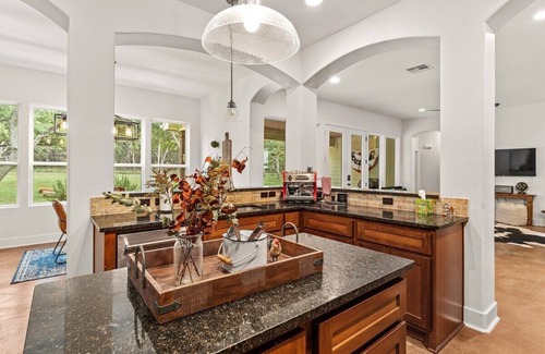 Dripping Springs House | Spring Valley - Fire Pit, Grill & Sleeps 8