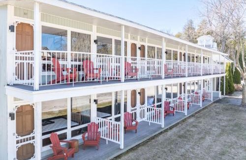 Fish Creek Hotel | Spruce & Shore Motel