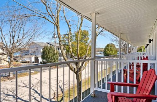 Fish Creek Hotel | Spruce & Shore Motel