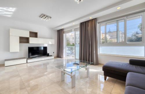 Swieqi Apartment | St Georges Bay Oasis Steps from the Beach