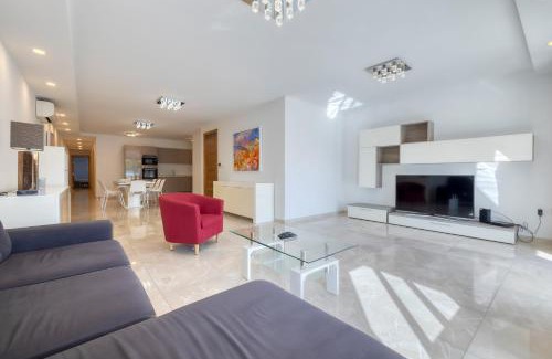 Swieqi Apartment | St Georges Bay Oasis Steps from the Beach