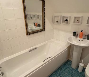 St Helens Apartment | St Helens Apt Near Town Center & Theater, Free Parking & WiFi
