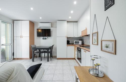Menton Apartment | ST LAURENT - Appartement au calme avec terrasse & parking