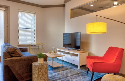 Central West End Apartment | St Louis Stylish 2BD 2BA Central West End Apartment