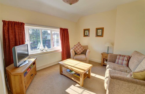 Whitby Cottage | Stakesby House Apt 2