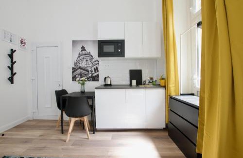 Erzsebetvaros Apartment | Standard Apartment by Hi5- Rákóczi Studio