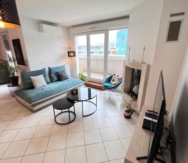 Echirolles Apartment | Standing, balcon avec vue, clim, tt équipé confort