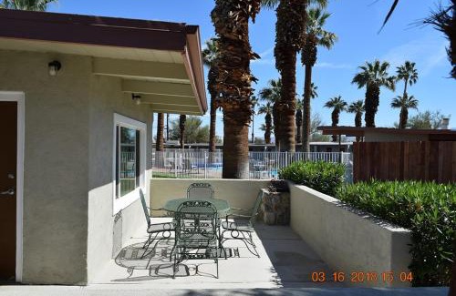Borrego Springs Hotel | Stanlunds Inn and Suites