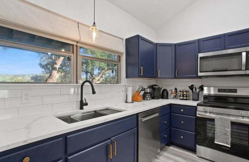 Canyon Lake House | Starlight Horizon 5 Cabins with Hot Tub Pet-Friendly Texas Hill Country Group Retreat Near Canyon Lake Pool, Stargazing, Sleeps 36