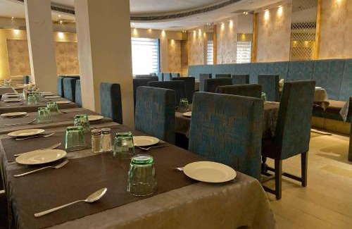 Kanpur Hotel | Status Business Hotel - Naveen Market