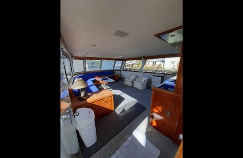 Fort Pierce Boat Rental | Stay Aboard Luxurious Classic 76ft Motor Yacht "FantaSea"