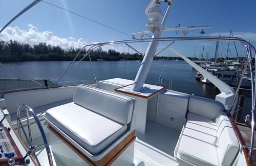 Fort Pierce Boat Rental | Stay Aboard Luxurious Classic 76ft Motor Yacht "FantaSea"