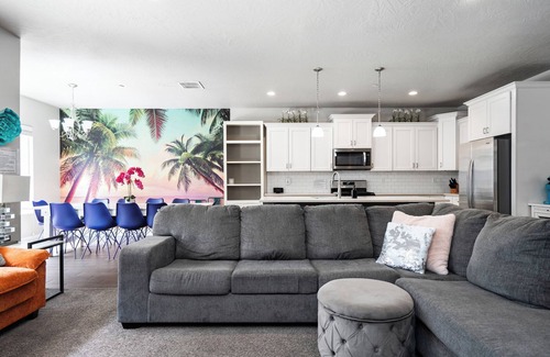 Hurricane House | Stay Here-Hike Zion-Swim Sand Hollow-Red Rock View-Zion Village-Private Hot Tub