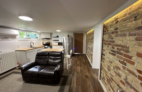 Sarnia Apartment | Stay In Sarnia [NEW] 2BR Souterrain Apt - Downtown