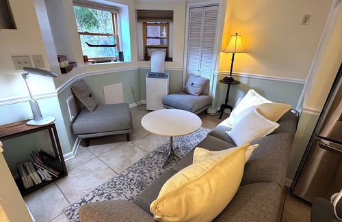 H Street Corridor House | Stay in the heart of historic CapHi in this beautiful preserved 1br/1b retreat