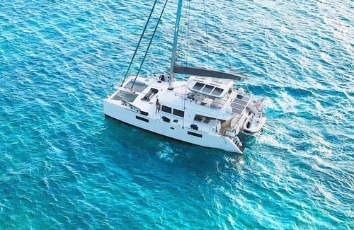 Exuma Boat Rental | Stay on a luxury spacious private yacht, we'll dinghy you where you want to go