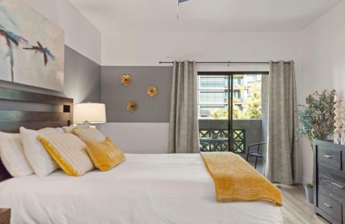 Kierland Apartment | Stay Steps from Westin Kierland - Scottsdale Pool - Parking - N390