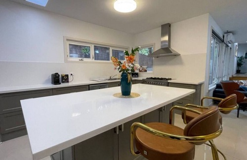 Canterbury Villa | StayAU Canterbury Spacious Villa Staycation East of Melbourne