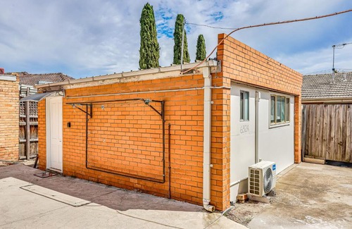 Malvern East House | StayAU Cozy 1BR Living Space Near Chadstone