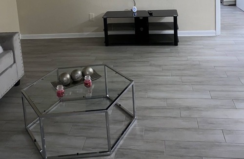 Spring Branch West Apartment | StayCation Apt❤️/Very Spacious/Free Parking & WIFI