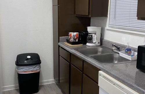 Spring Branch West Apartment | StayCation Apt❤️/Very Spacious/Free Parking & WIFI