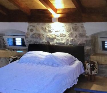 Pirovac House | Stein Haus