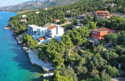 Starigrad House | Steinhaus Mirko