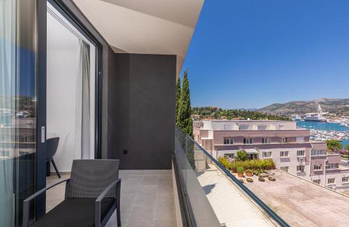 Montovjerna Apartment | Stella lovely studio with balcony and FREE PARKING